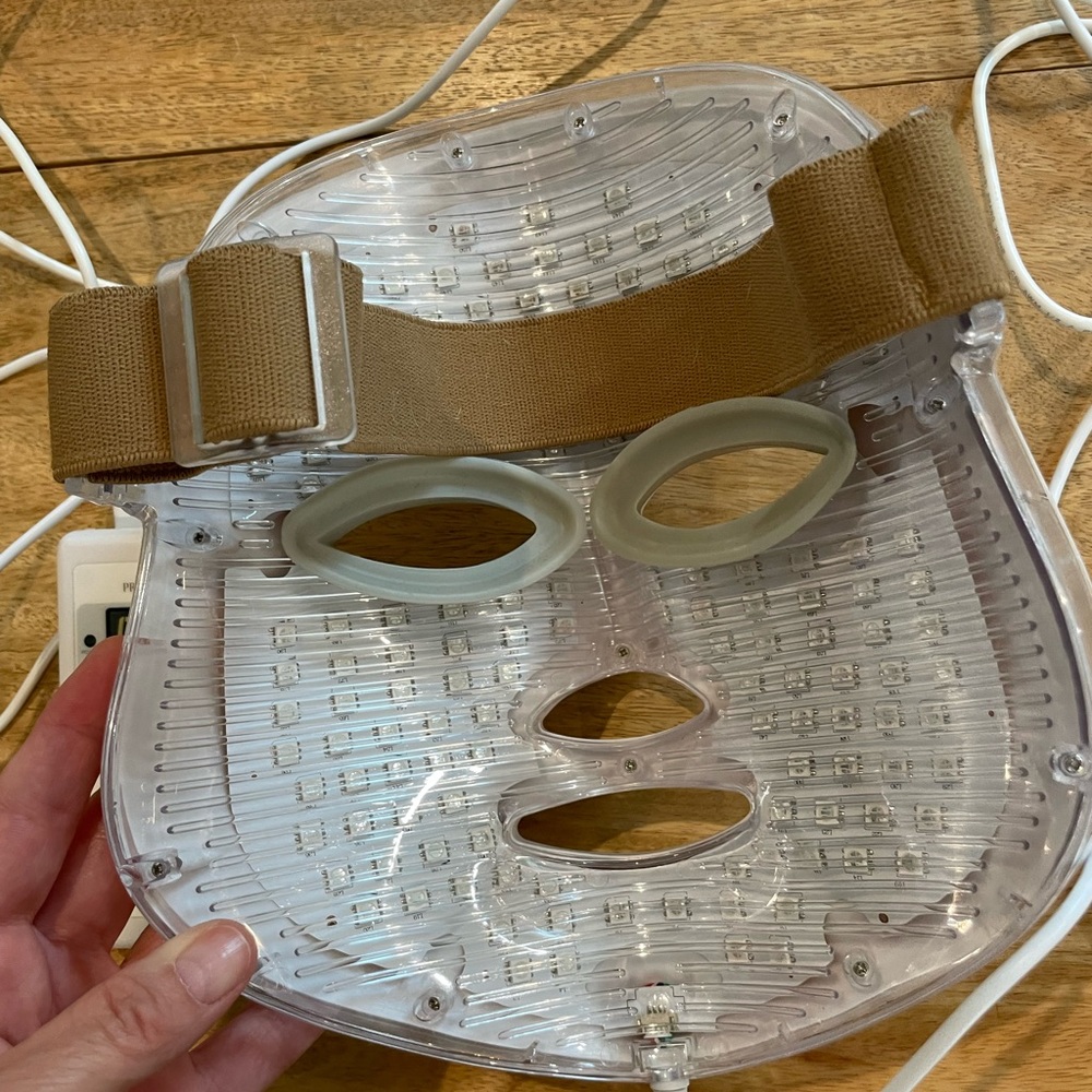 LED red light anti aging mask